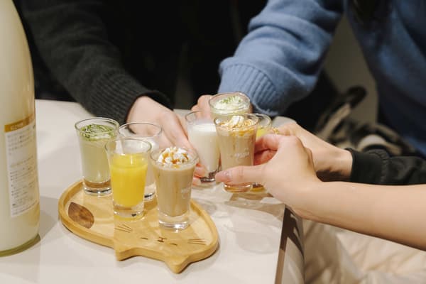 Gorohachi mixed with caramel or matcha milk