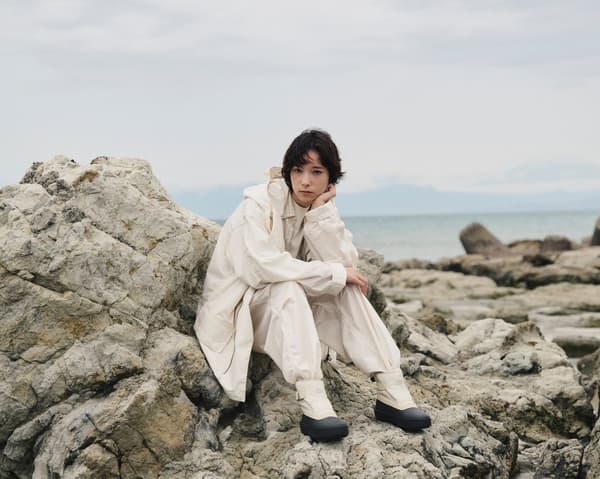 ET013 SNOWF IVORY/BLACK 礁石滩穿搭