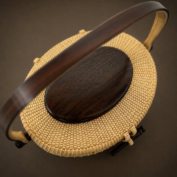 Reyes Mold by Alan (approx. 12 cm tall, 23 cm including handle, x 18 cm wide x 15 cm deep; rosewood, maple) ¥462,000