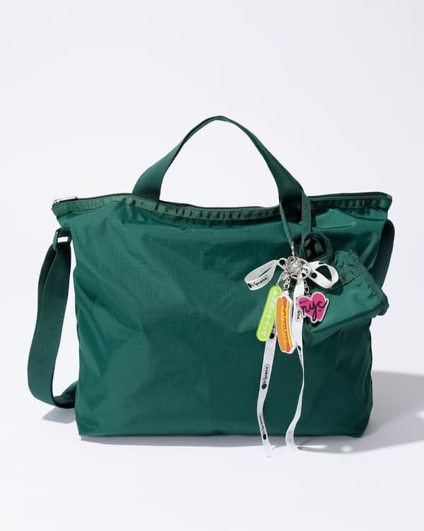 Contoh tas LeSportsac yang telah dikustomisasi