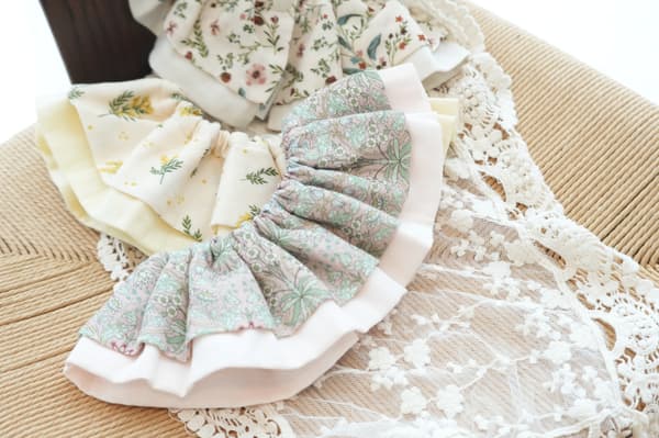 Floral bibs with soft colors that add elegance to daily outfits