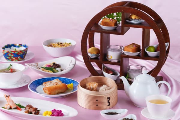Chinese dishes, dim sum, and tea served for the lunch plan