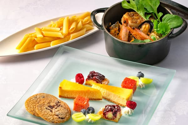 Un espectacular plato de dulces sigue a la bullabesa y la pasta a la crema