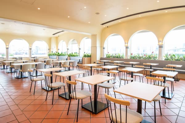 Interior de R.O.STAR Seaside Terrace con vista a Odaiba