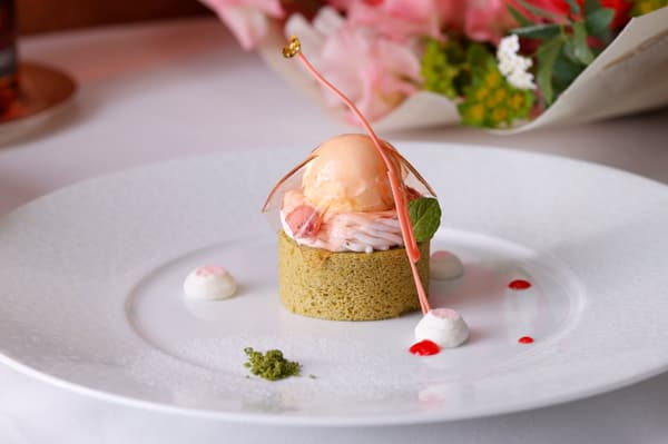 Matcha and Cheese Roll Cake with Cherry Blossom-Flavored Vanilla Ice Cream