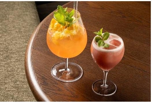Mango Sole Spritz (left) and Peach Bellini mocktail (right)