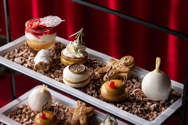 Seven Christmas-themed sweets