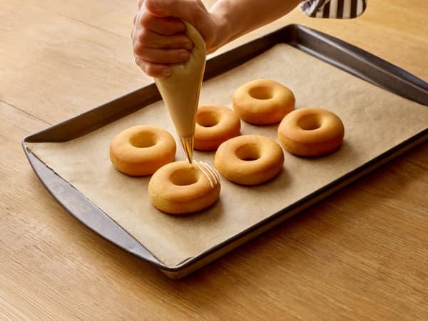 Línea de donas horneadas sin gluten de ZENB que presenta las nuevas variedades Coffee Glazed y Lemon Glazed