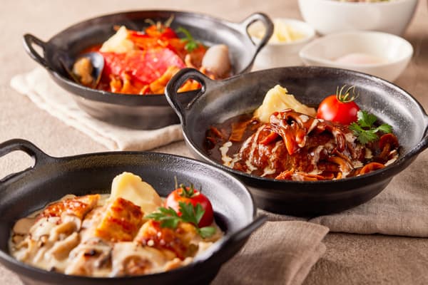 Top: seafood in tomato sauce; middle: demi-glace hamburg steak; bottom: chicken in cream sauce — ¥2,100 each (tax included)