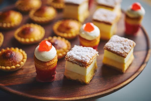 Runeberg Tart (center), Kremna Rezina (right)