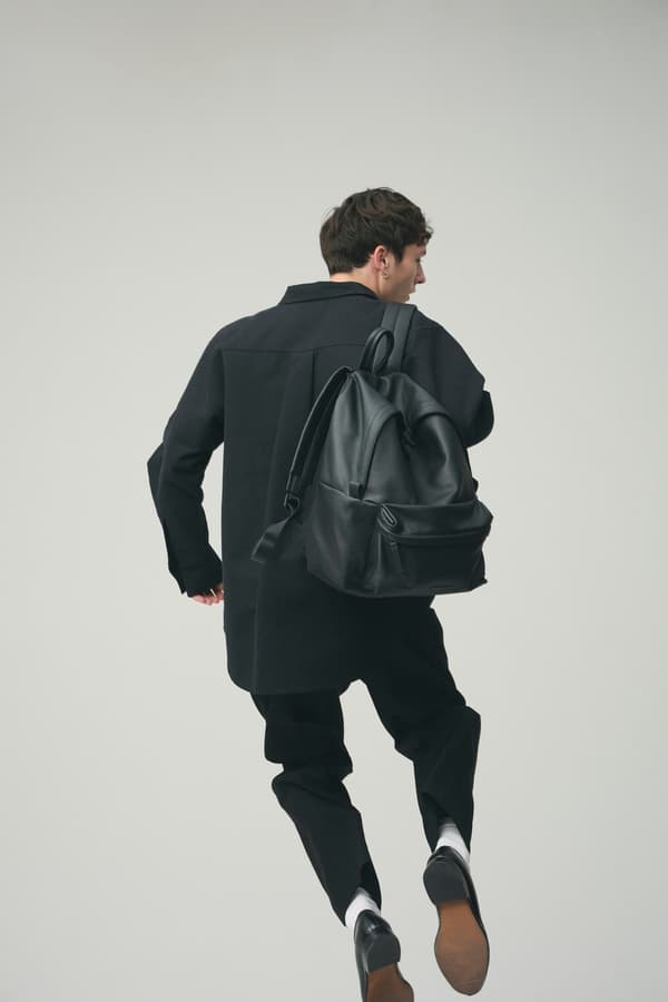 皮革日用背包背面图