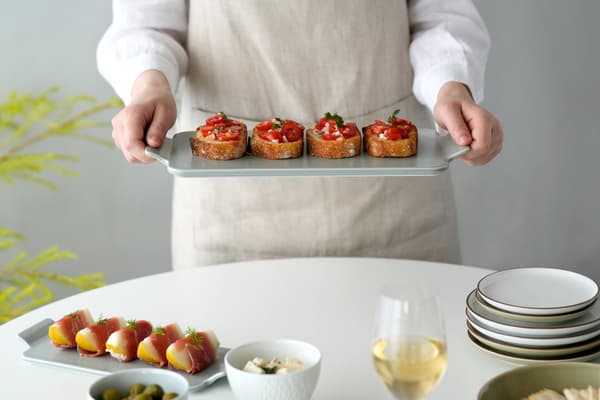 애피타이저를 담은 AMUSE 서빙 트레이