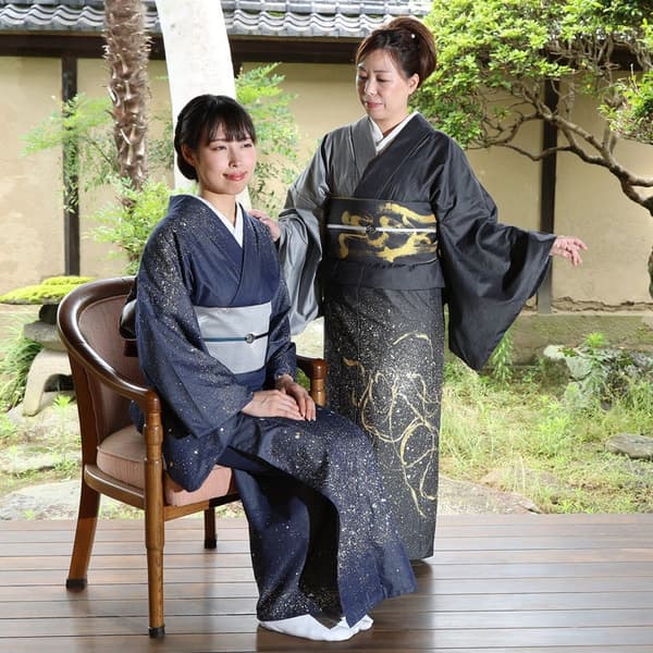 KIMONO Terrasse silk denim kimono in deep blue and charcoal