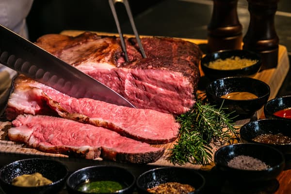 鹽麴醃製和牛圓肉烤牛肉