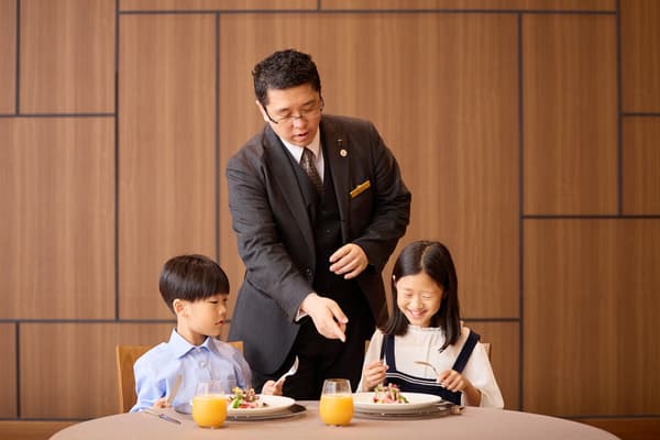 Kids Table Manner class experience at Gramercy Suite