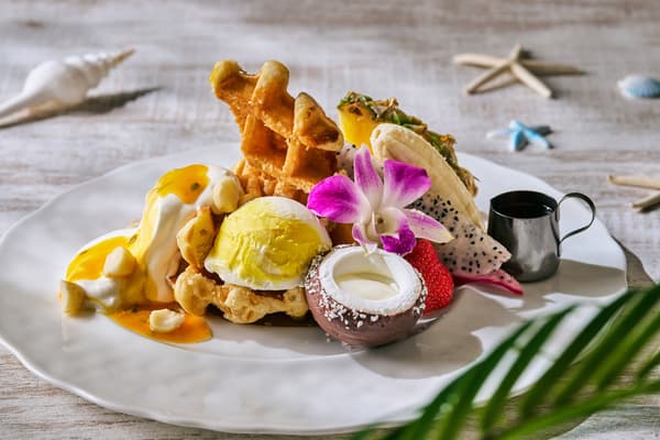 Tropical Waffle Mountain at Coffee Lounge Maunakea