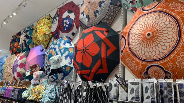 展示Hokusai Graphic雨伞的快闪店