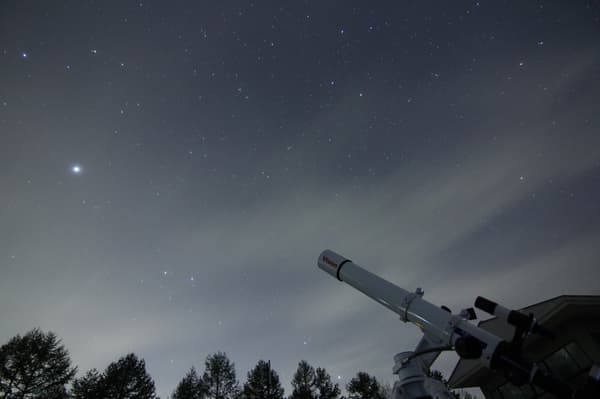 A telescope pointed at the starry sky