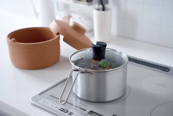 放入食材并加热