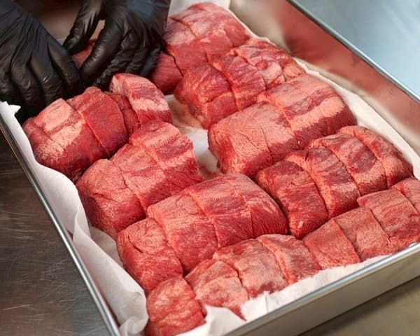 「極品」牛舌排所使用的珍貴舌根部位
