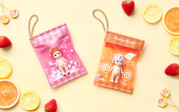Candy bag-style case with sparkly sequins
