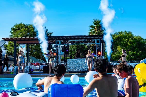 SPLASH CIRCUS event scene