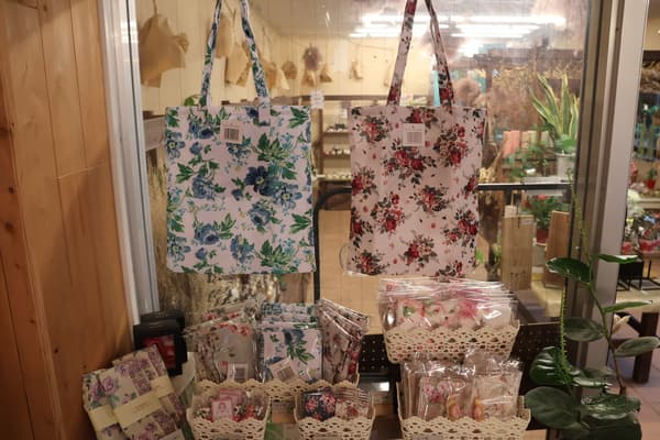 Produk mawar di toko