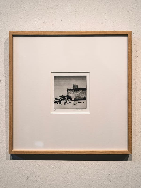 受城市紋理啟發的照相凹版作品