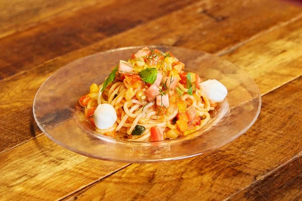 Cafe & Grill SIZZLe GAZZLe 的冷製番茄義大利麵