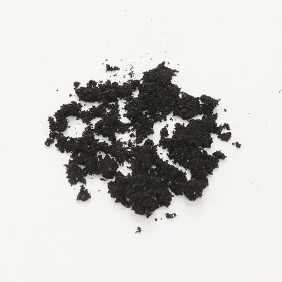 收集的飞机橡胶碎片