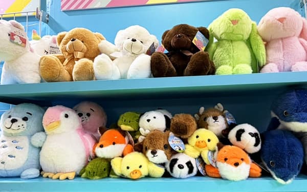 Plush toys in a range of sizes and designs suited for prizes