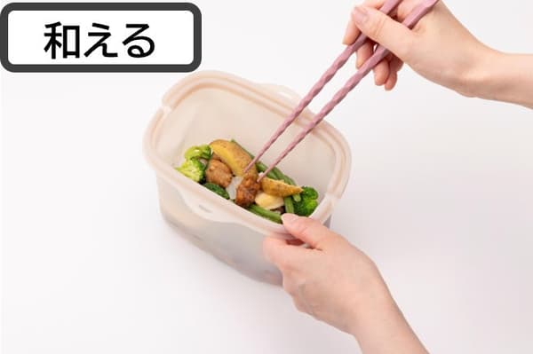 在袋子里混合食物