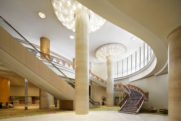 Banquet hall lobby with an atrium (B2 level)