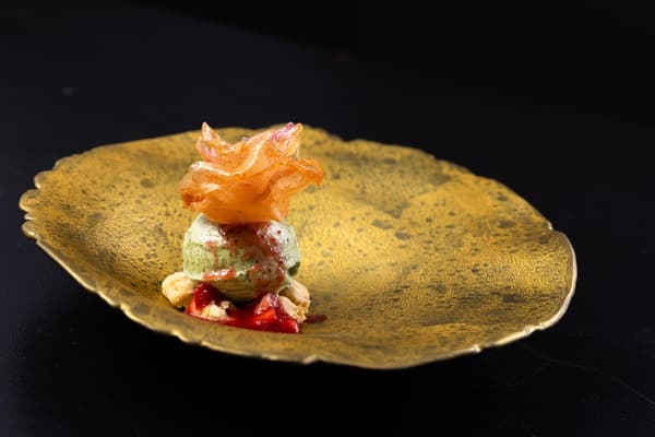 艾草冰淇淋配草莓酱