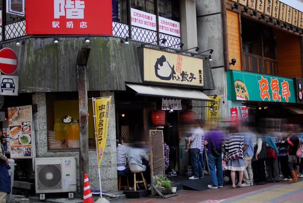 La larga fila fuera de la antigua tienda en la salida oeste en 2009