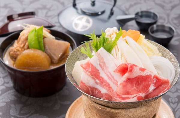 เมนูคอร์สไซโกดอน ไคเซกิ ที่ใช้หมูดำคาโกชิมะของร้าน Suitenren