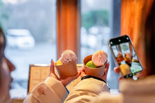 All-you-can-eat ice cream, one of the free inclusive services at GLAMP DOME Ise-Kashikojima