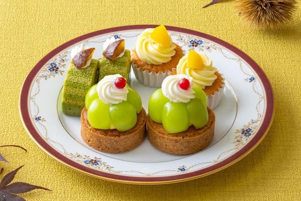 Shine Muscat Tart, Maple and Sweet Potato Cupcake, and Matcha Roll Cake