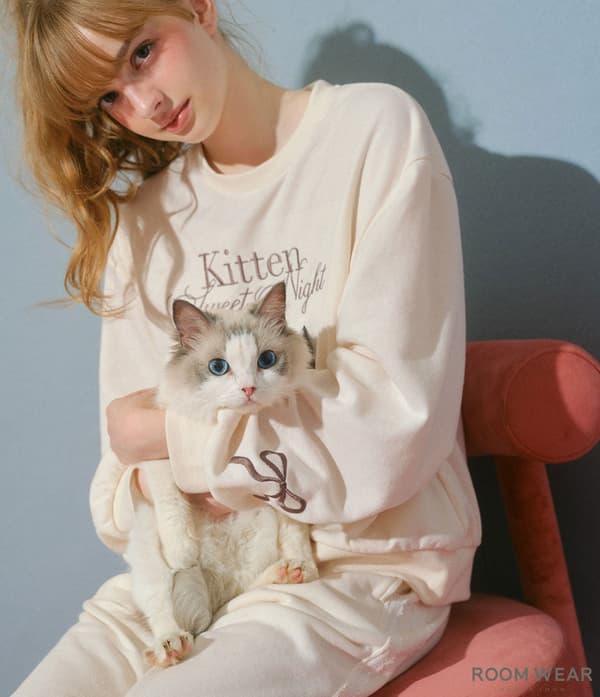 Pijama de sudadera de gato cepillada en el lado de la piel con estampado de gatitos y líneas de encaje