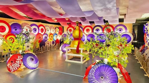 Sennari Hyotan Matsuri, with a 1.8-meter golden gourd at its center