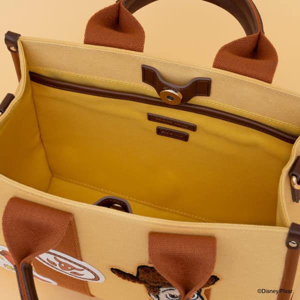 Woody handbag with shoulder strap