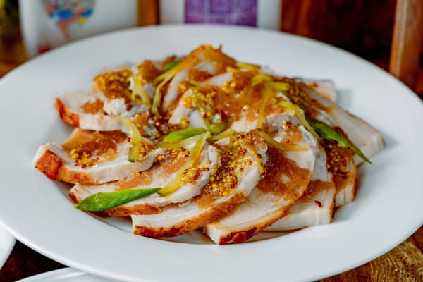 慢烤猪肉夏库特里风味