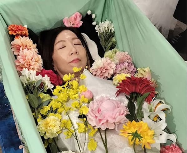 死亡节棺材体验