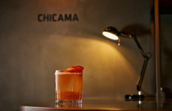 Koktail orisinal oleh bartender, yang dibuat untuk malam hari di Shibuya