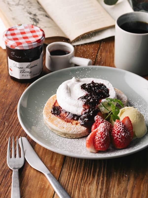 融化草莓松饼配热樱桃酱 ¥1,380（含税）