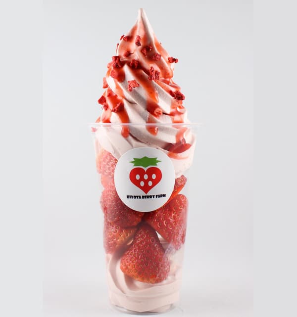 札幌“清田浆果农场”– 新鲜草莓圣代（第二轮），1,210日元