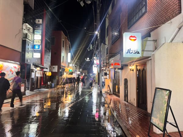 Ajikoji, distrik makan dengan lebih dari 200 restoran di sekitar Stasiun Kii-Tanabe