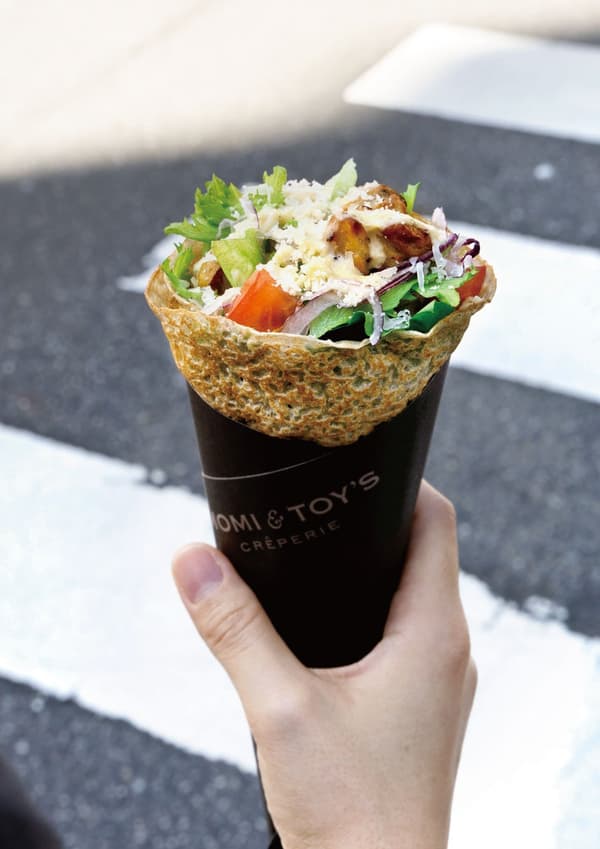 MOMI&TOY'S 포장지에 담긴 갈레트