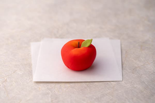 Himeringo (little apple) nerikiri
