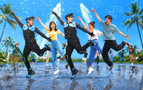 Squall Dance performance with towering water columns at JUNGLIA OKINAWA